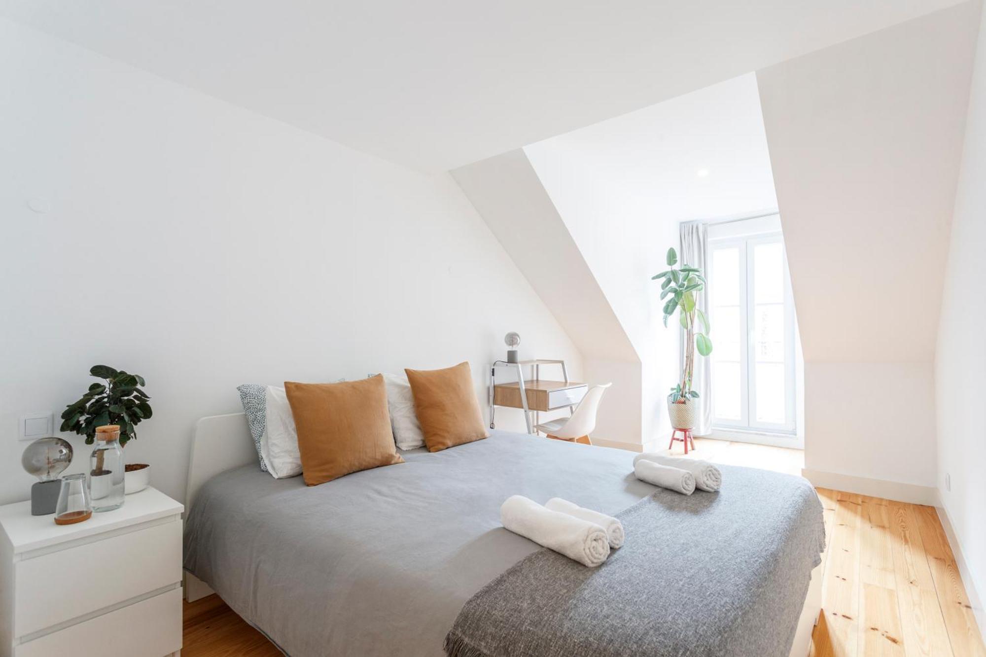 Suite In Cozy Apartment In Chiado In Shared House 리스본 외부 사진