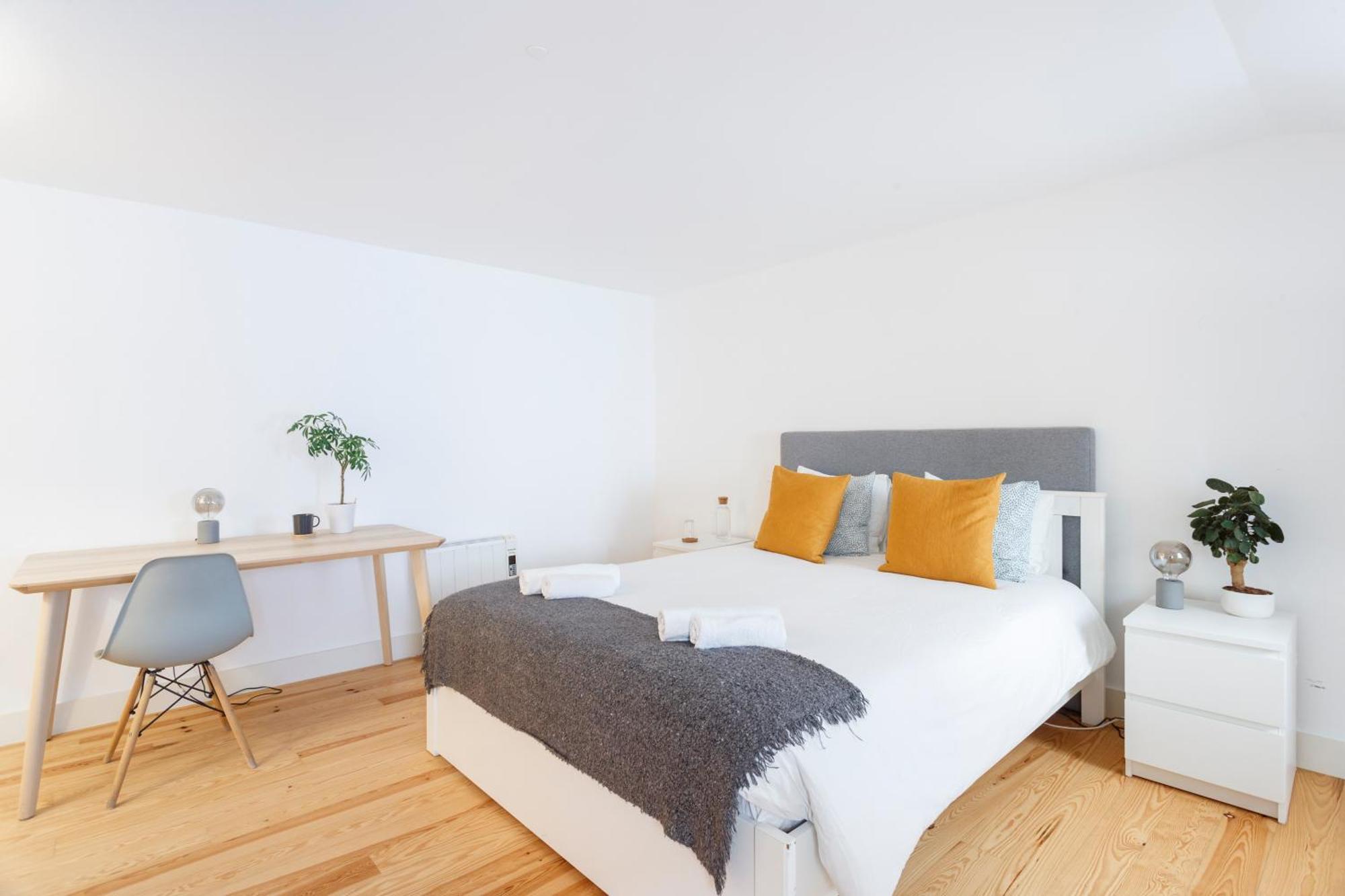 Suite In Cozy Apartment In Chiado In Shared House 리스본 외부 사진