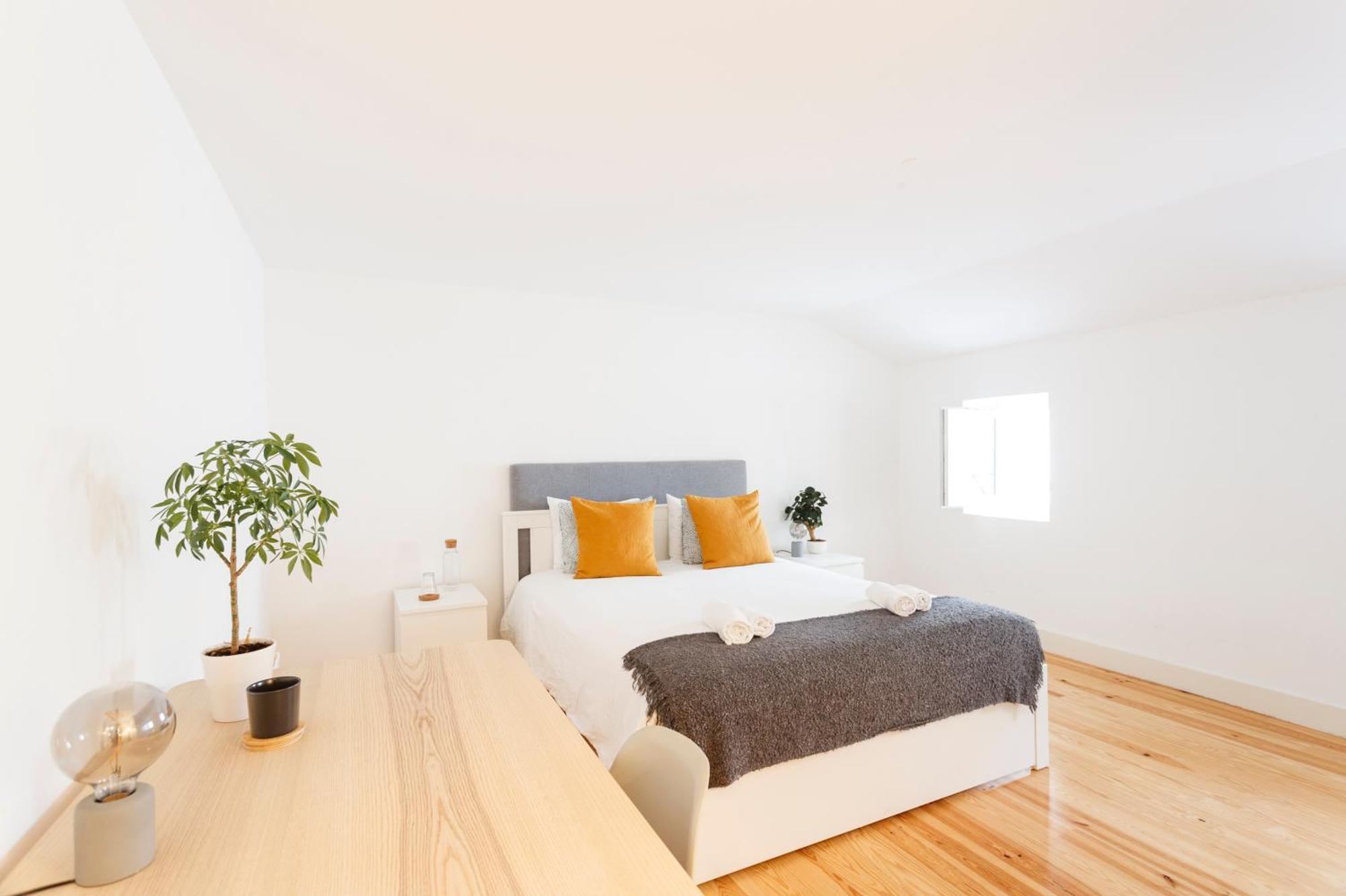 Suite In Cozy Apartment In Chiado In Shared House 리스본 외부 사진