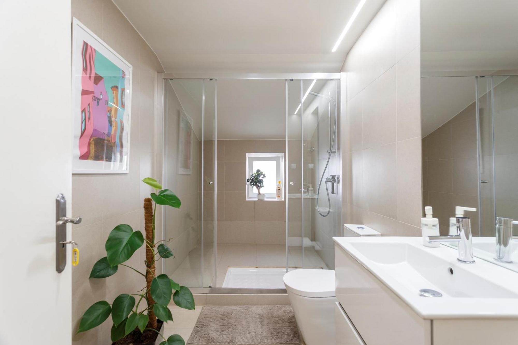 Suite In Cozy Apartment In Chiado In Shared House 리스본 외부 사진