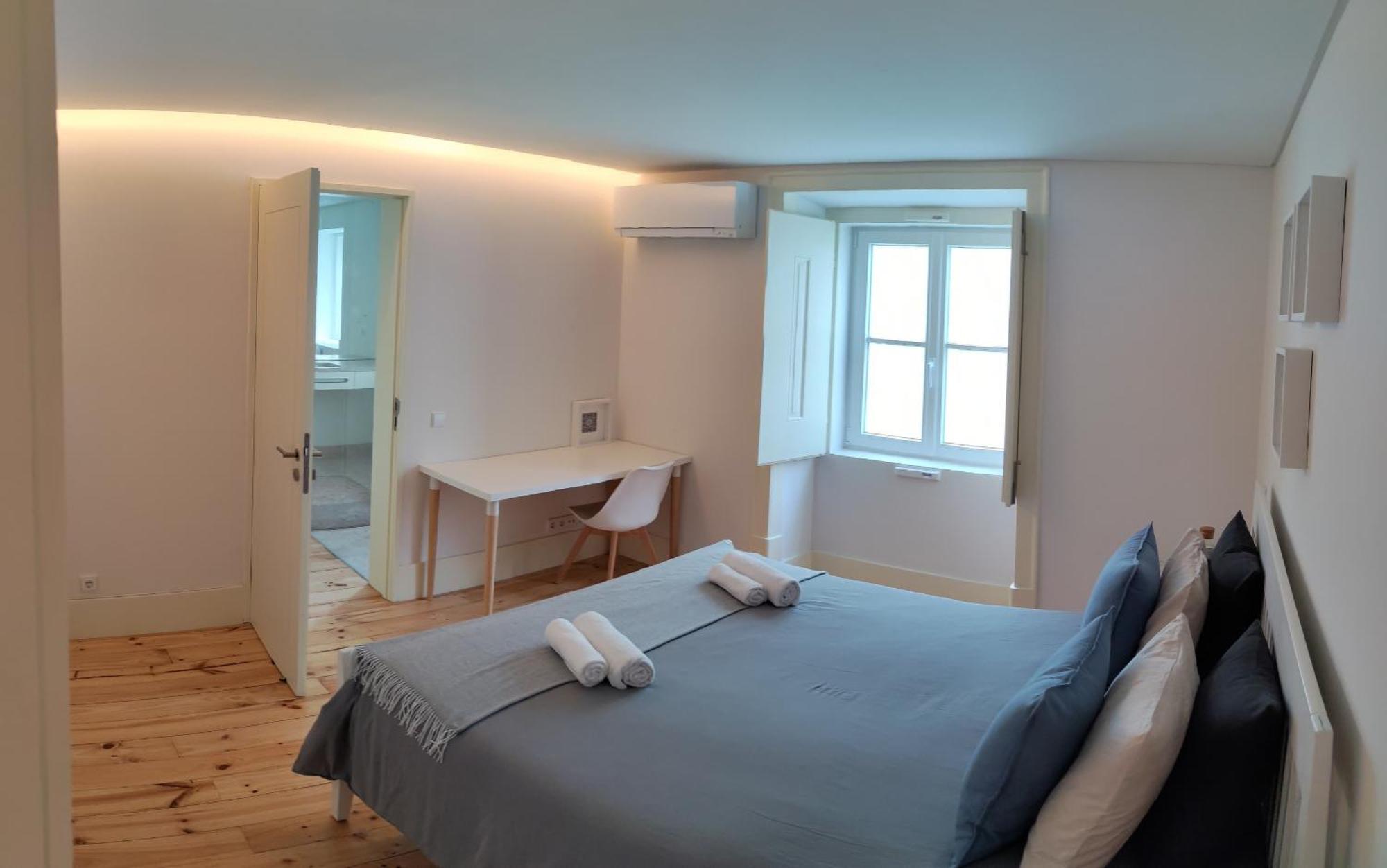 Suite In Cozy Apartment In Chiado In Shared House 리스본 외부 사진