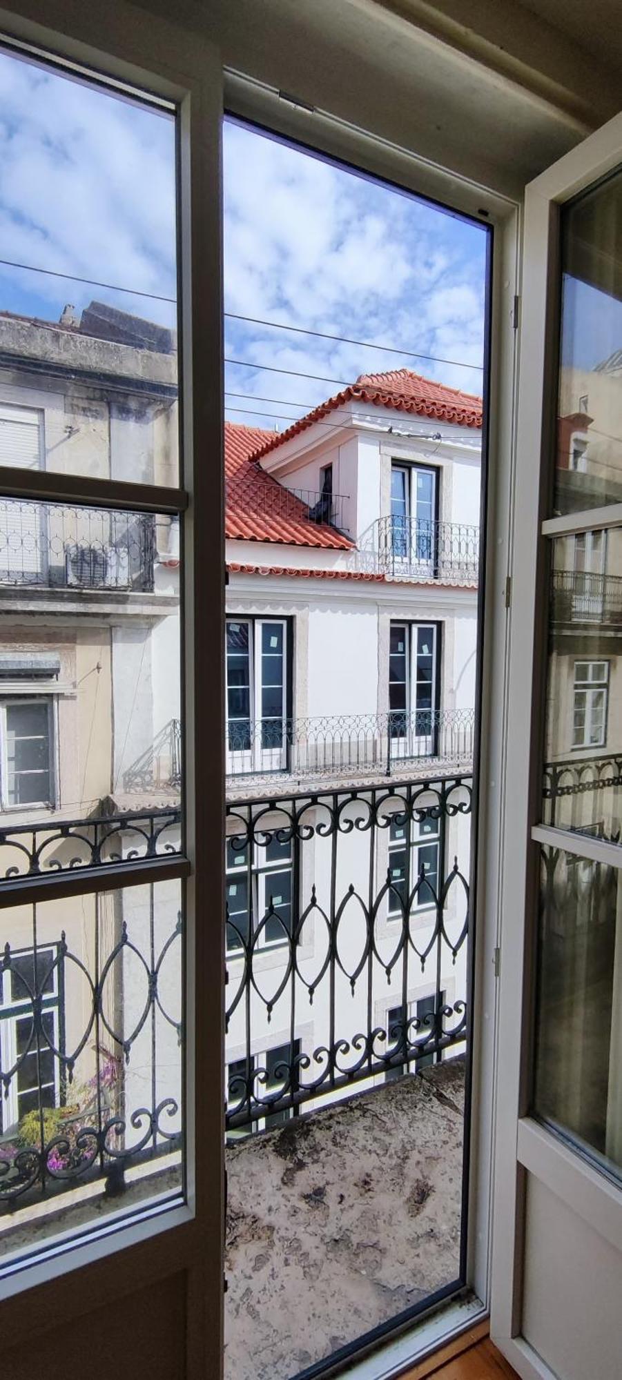 Suite In Cozy Apartment In Chiado In Shared House 리스본 외부 사진